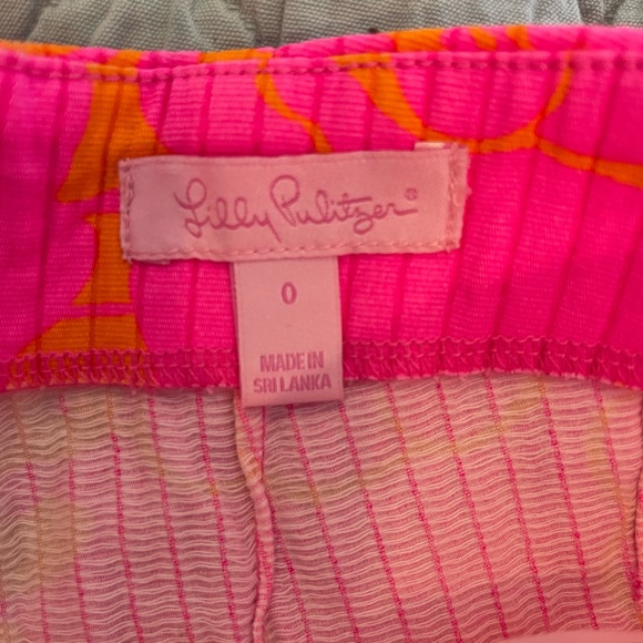 Lily Pulitzer Shorts with Scallop Detailed Pockets - Picture 2 of 2